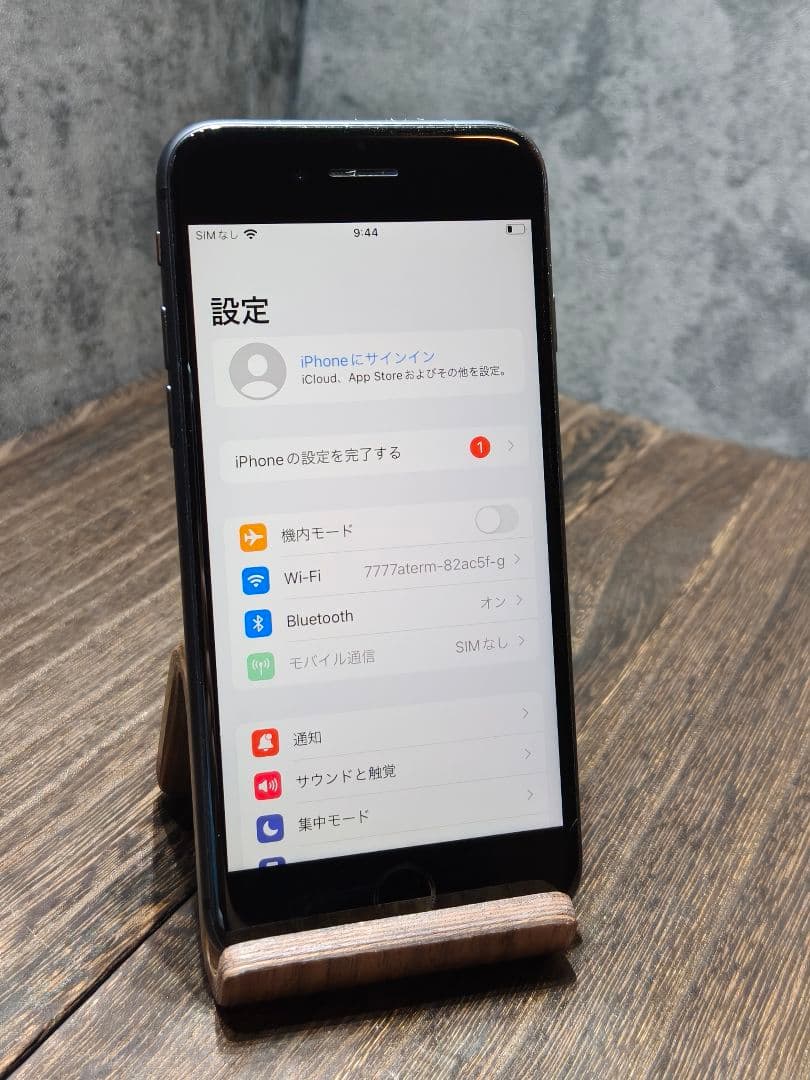 美品 iphone8 64GB SIMフリー スマホ