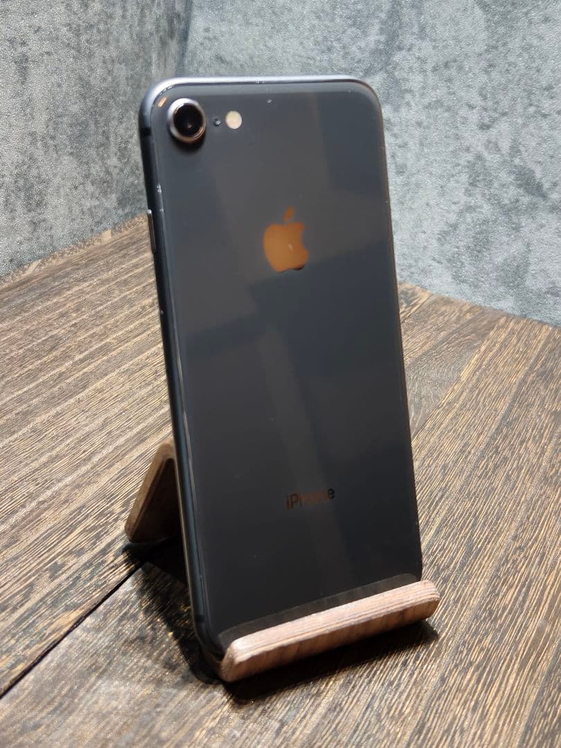 美品 iphone8 64GB SIMフリー スマホ