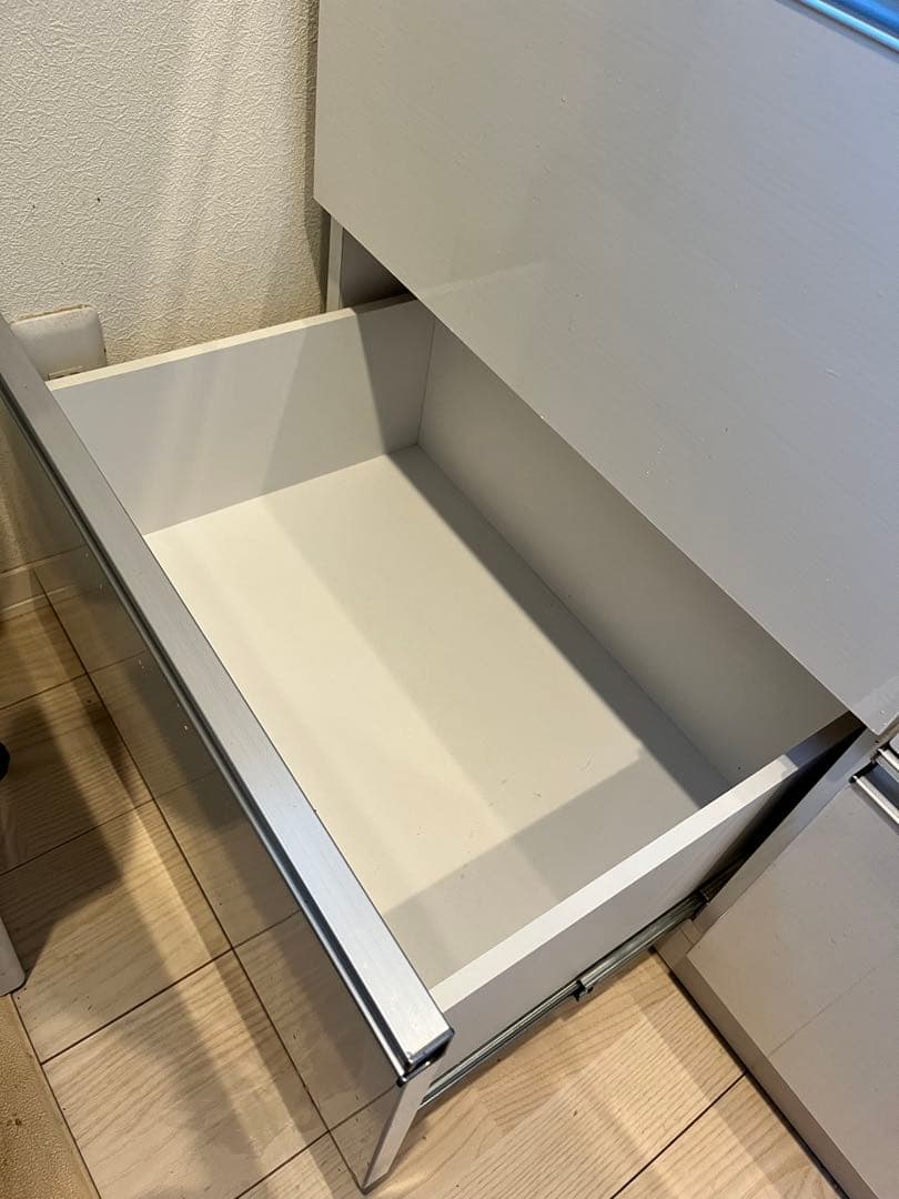 ホワイト 食器棚 ガラス扉付き 3段