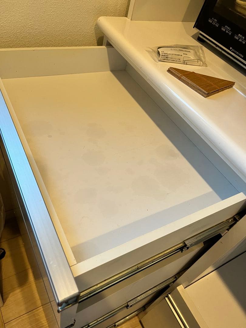 ホワイト 食器棚 ガラス扉付き 3段