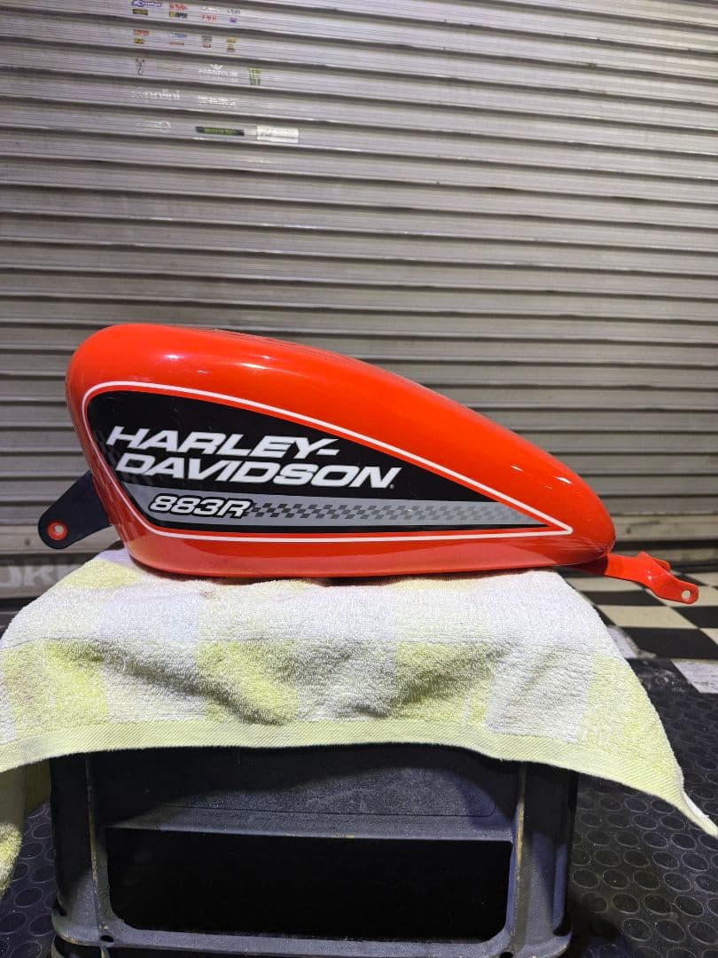 HARLEY-DAVIDSON 883R タンク