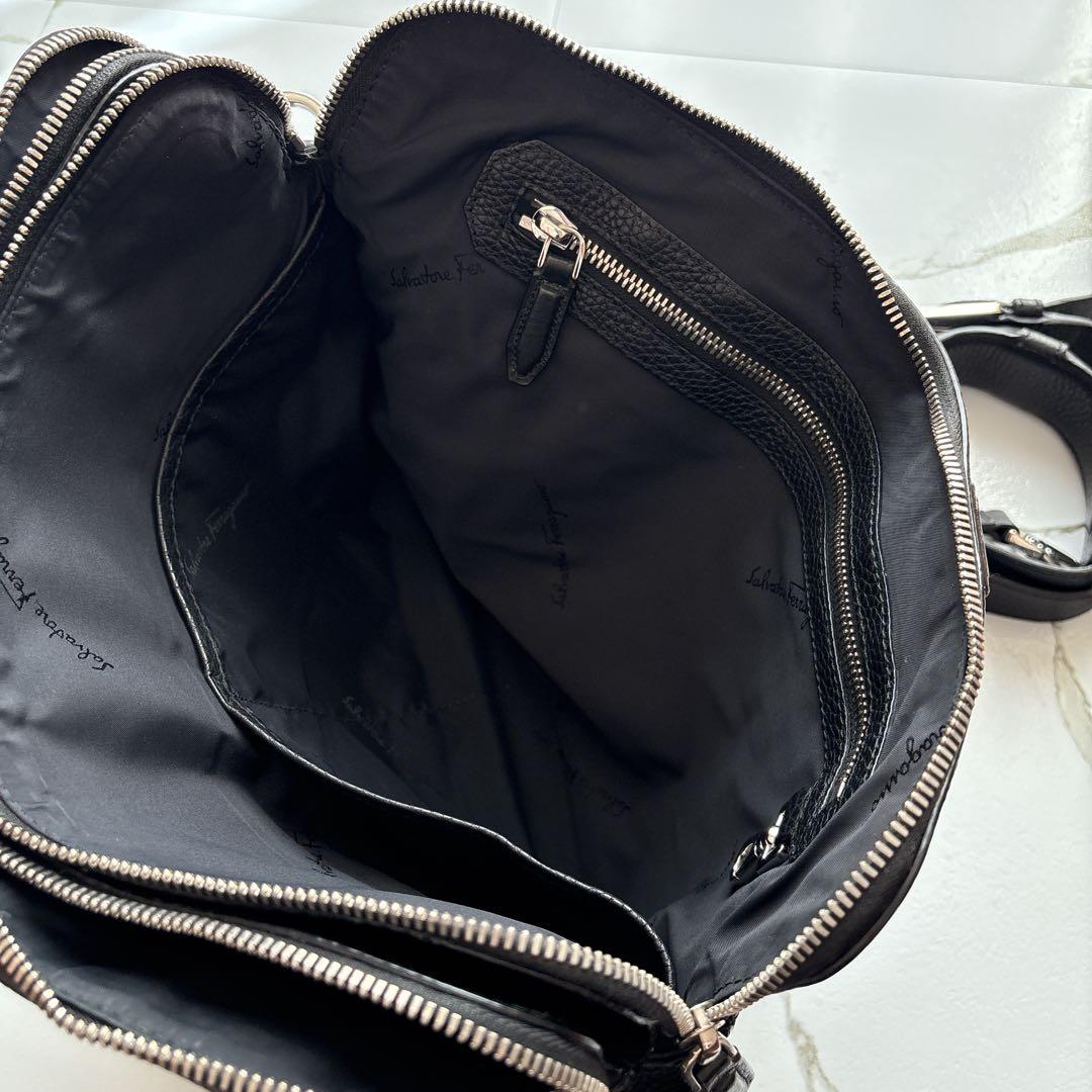【Salvatore Ferragamo】 ショルダー付 本革ブリーフケース