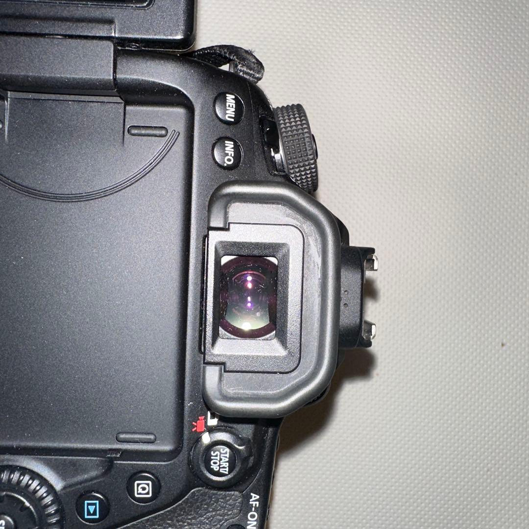 EOS 80D ボディのみ（液晶モニター不具合品）