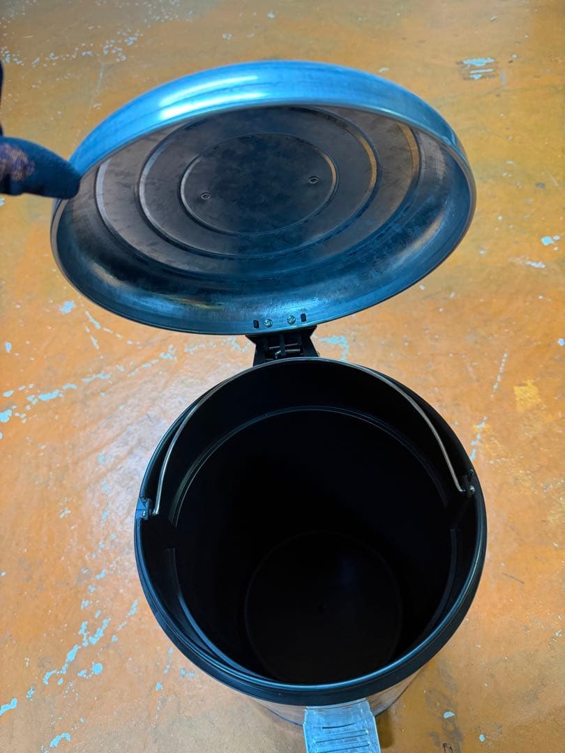 Snap-on ステンレスペダル式ごみ箱 中型