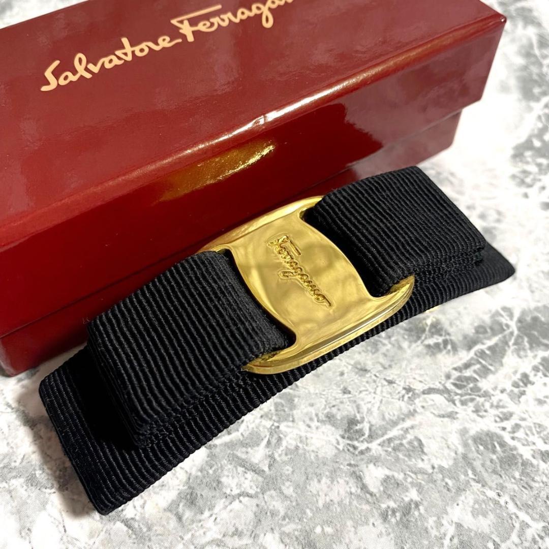 極美品 サルヴァトーレフェラガモ ヴァラリボン バレッタ ブラック