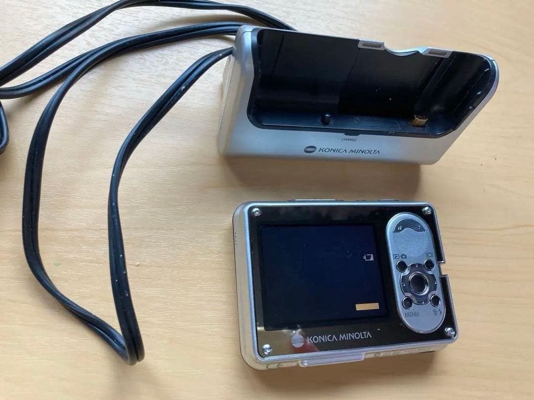 【セール】KONICA MINOLTA DIIMAGE X1シルバー 充電器付き