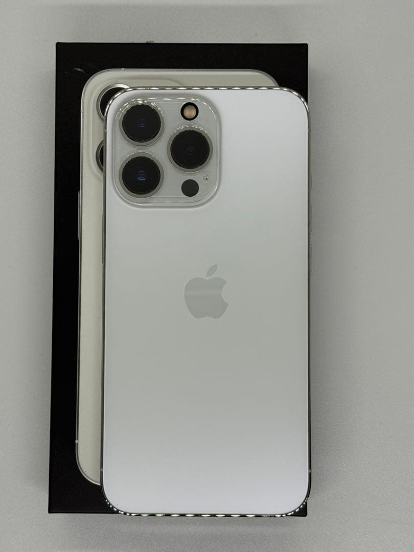Apple iPhone 13pro 256gd シルバー ホワイト　充電器付き