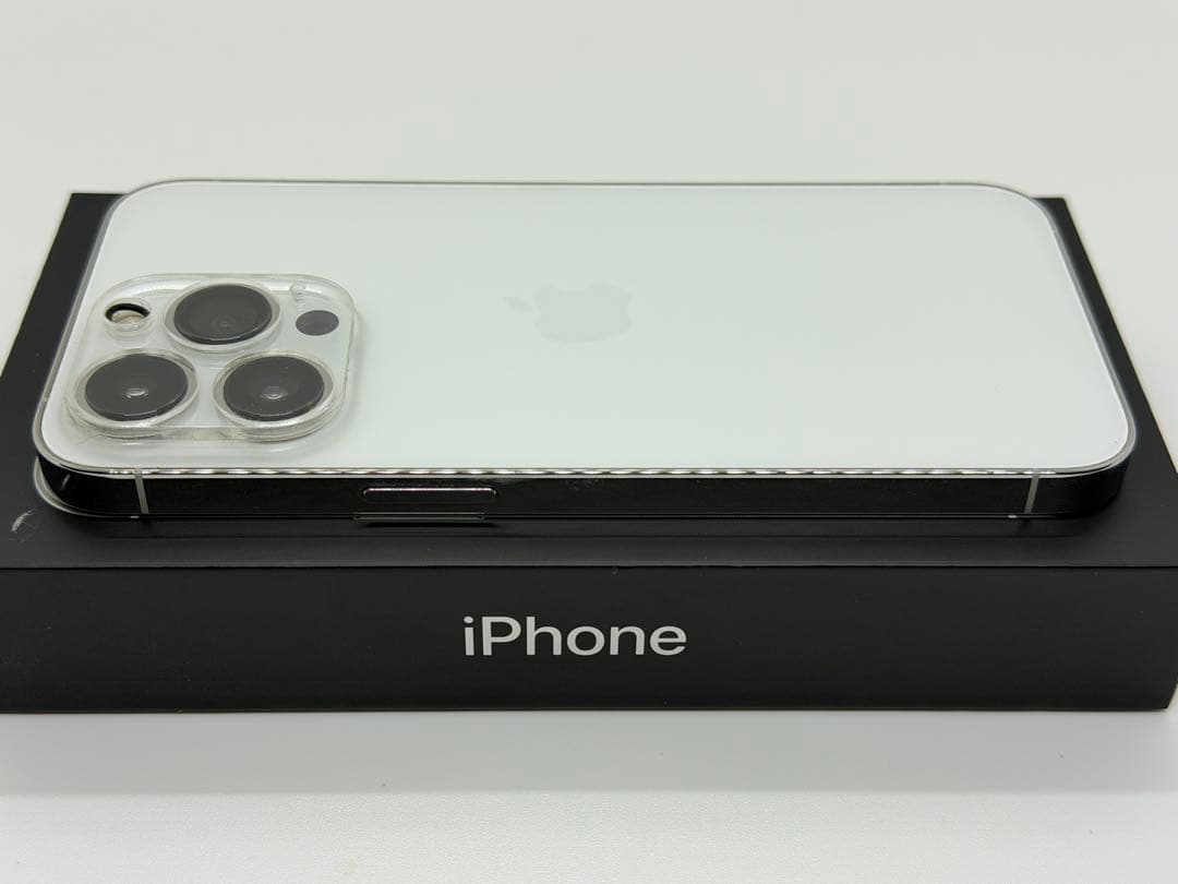 Apple iPhone 13pro 256gd シルバー ホワイト　充電器付き