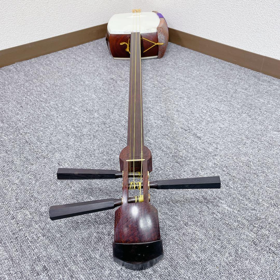 三味線 虎トチ入り紅木 中棹 金細 2枚溝 犬皮 子持ち綾杉胴 和楽器