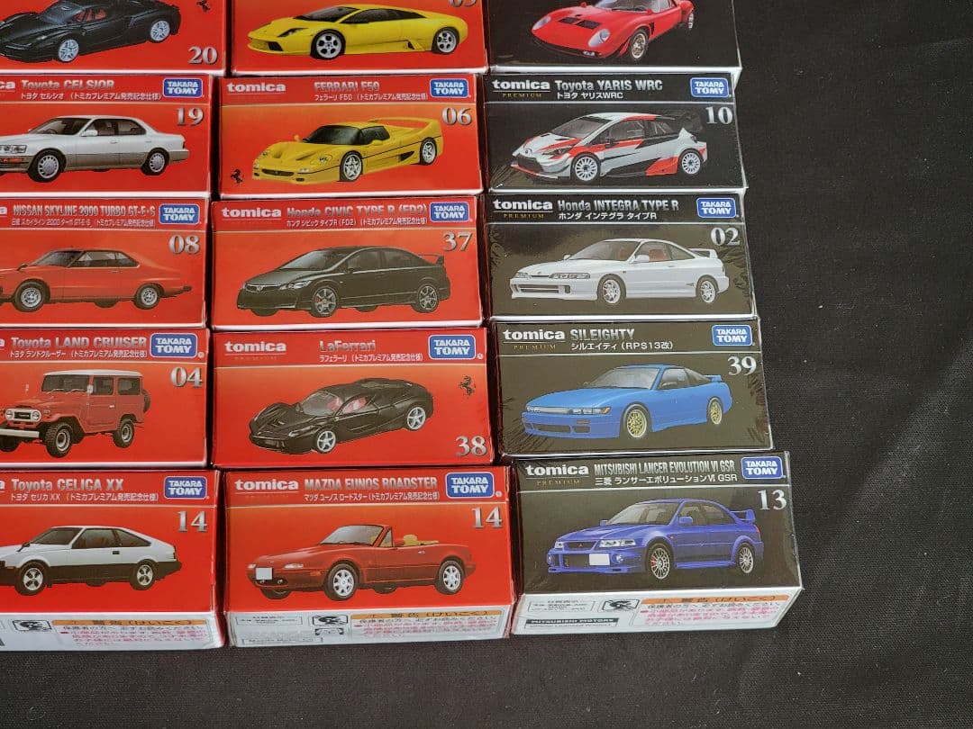 ウ*ギ様 ☆新品未開封☆ トミカプレミアム ２８台セット