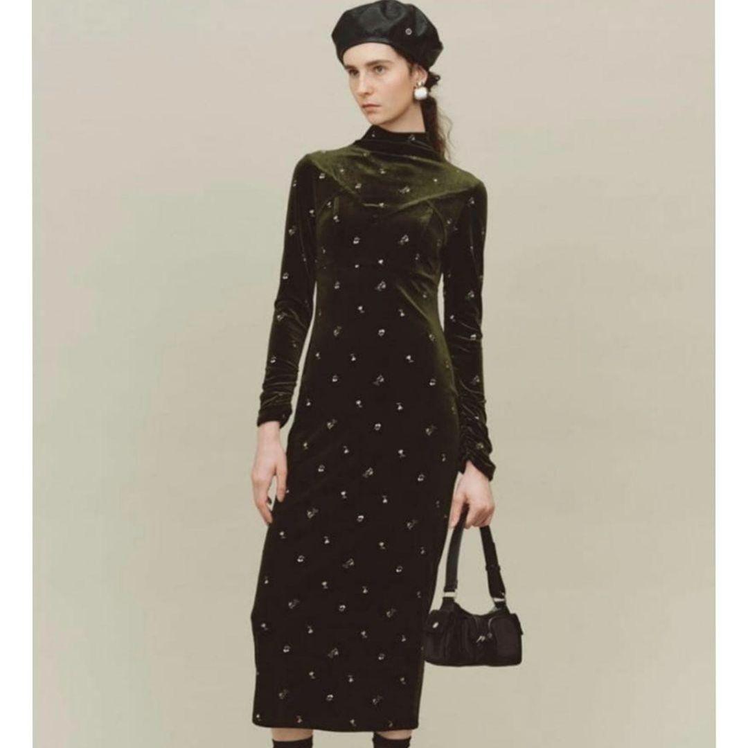 Lily brown♡エンブロイダリー　フラワー　ベロア　ワンピース