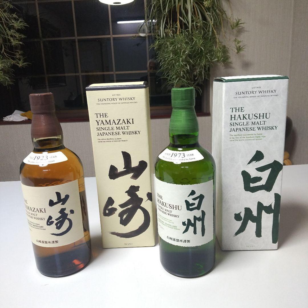 サントリー山崎、白州、それぞれ700ml.