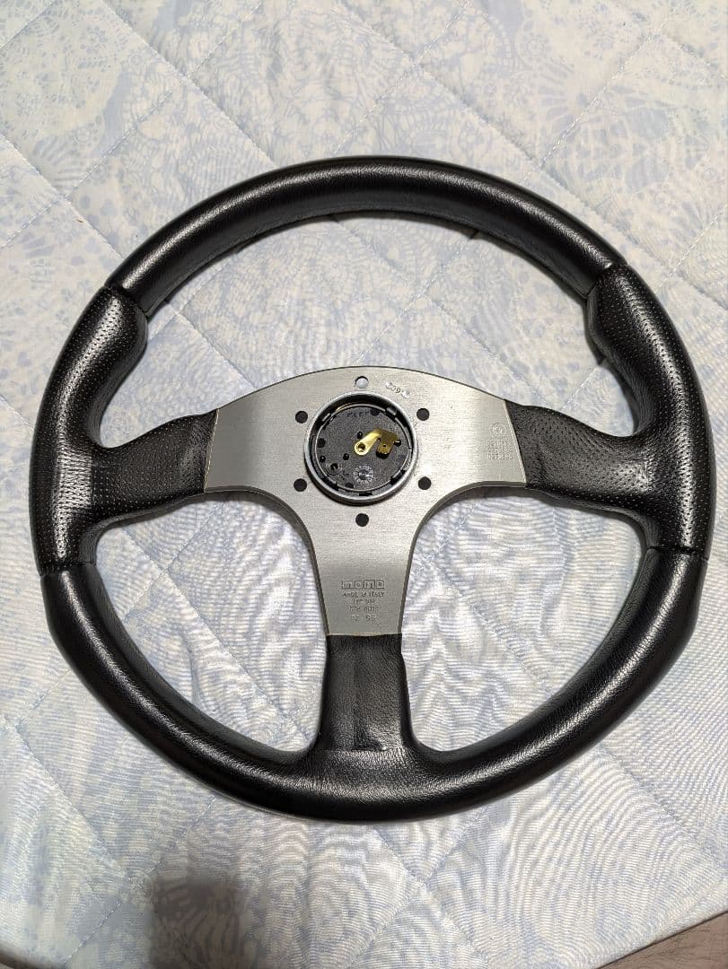 momo D98 ステアリング 本体