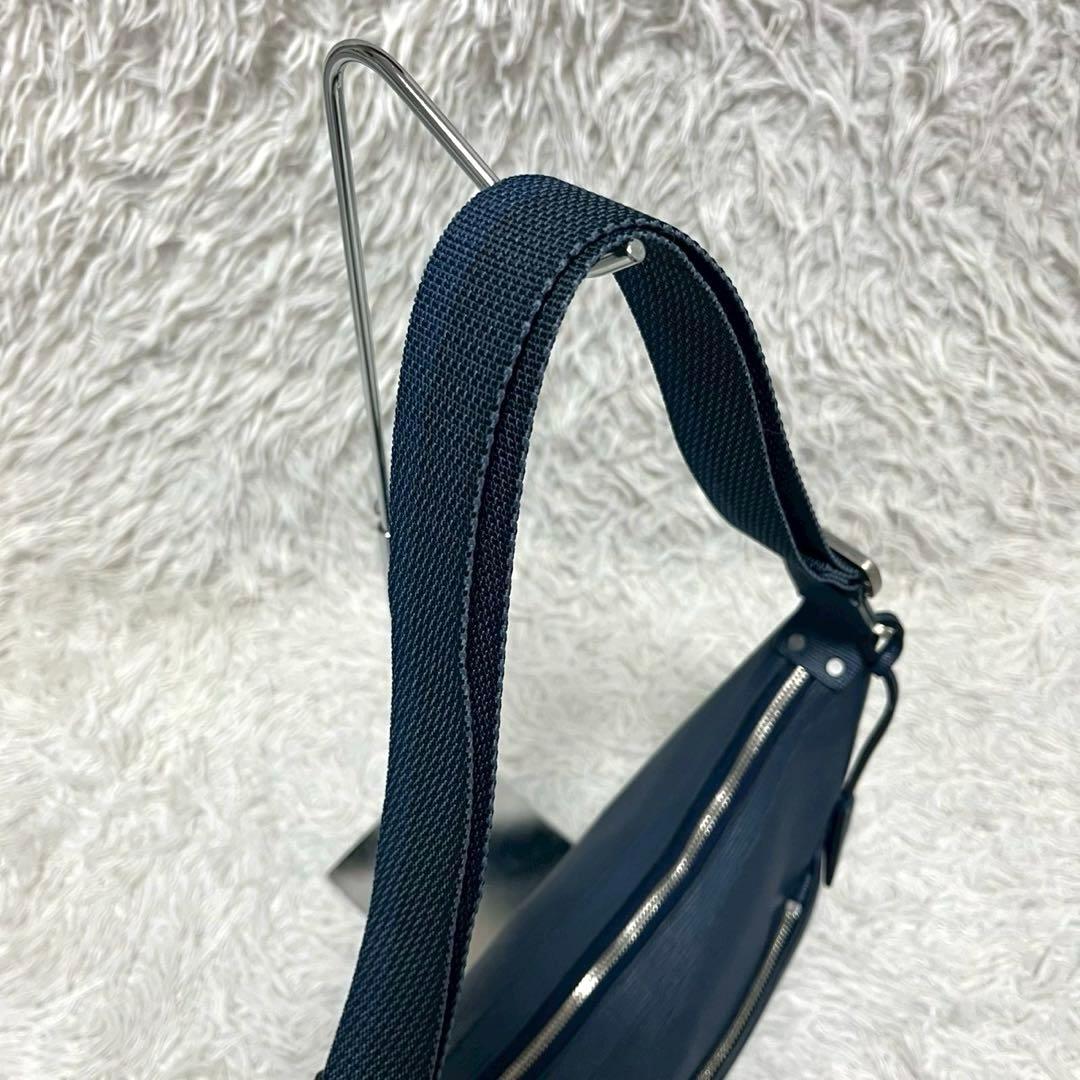 アニアリ ショルダーバッグ クロスボディ ブルー エピレザー 本革 チャーム付き