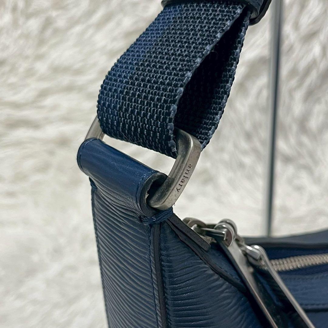 アニアリ ショルダーバッグ クロスボディ ブルー エピレザー 本革 チャーム付き