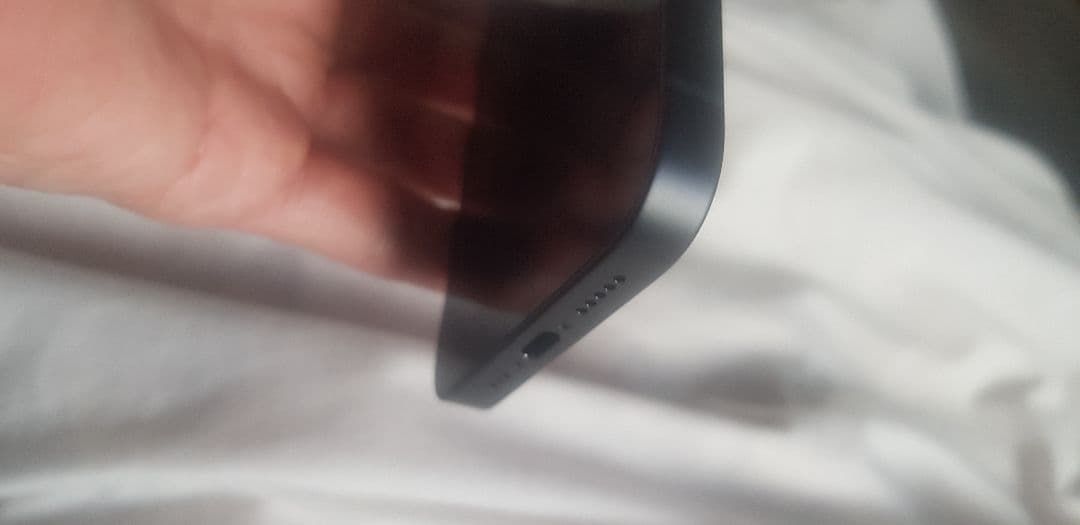 Apple iPhone 16e 128G ブラック nanoSIM+eSIM