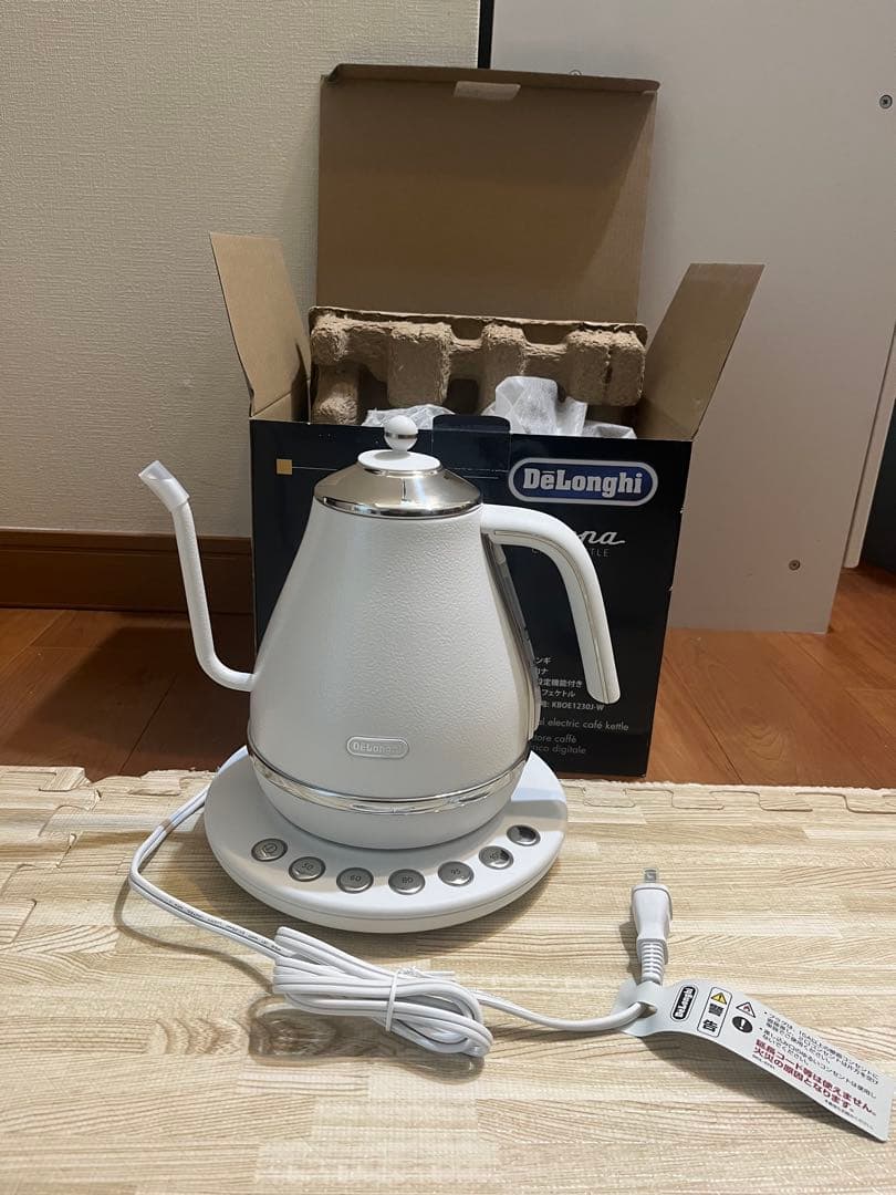 新品未使用　DeLonghi KBOE1230J 電気ケトル