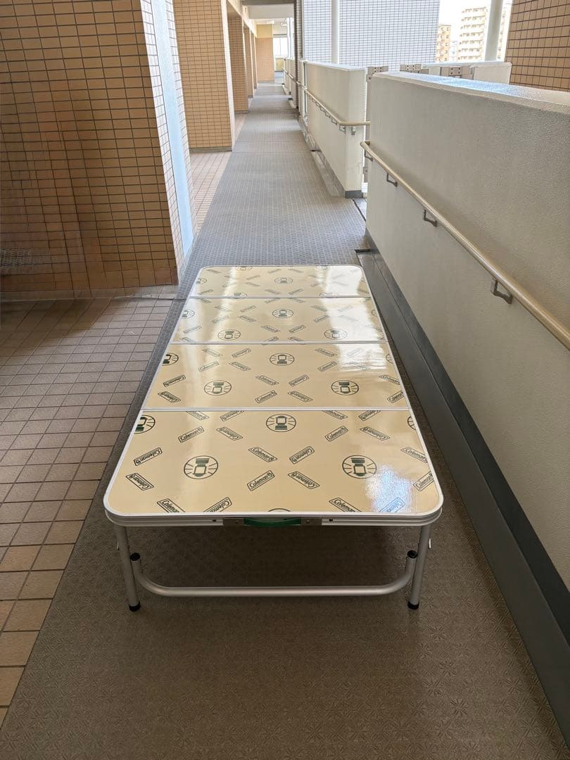 Colemanファミリー・グループ向け大型アウトドアテーブル四折テーブル 8