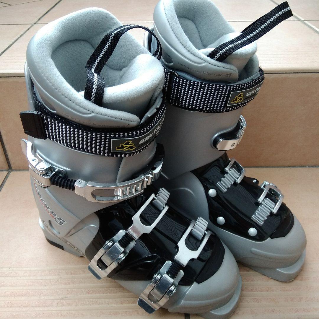 【超美品】軽めの日本製スキーブーツ GEN FACTORY CARVE 5