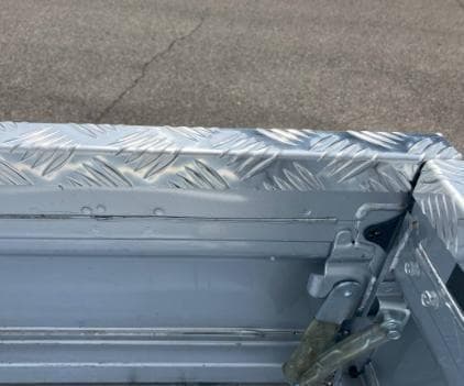 ダイハツハイゼットジャンボトラック用鳥居用L字縞板アルミシマ板コの字アオリカバー