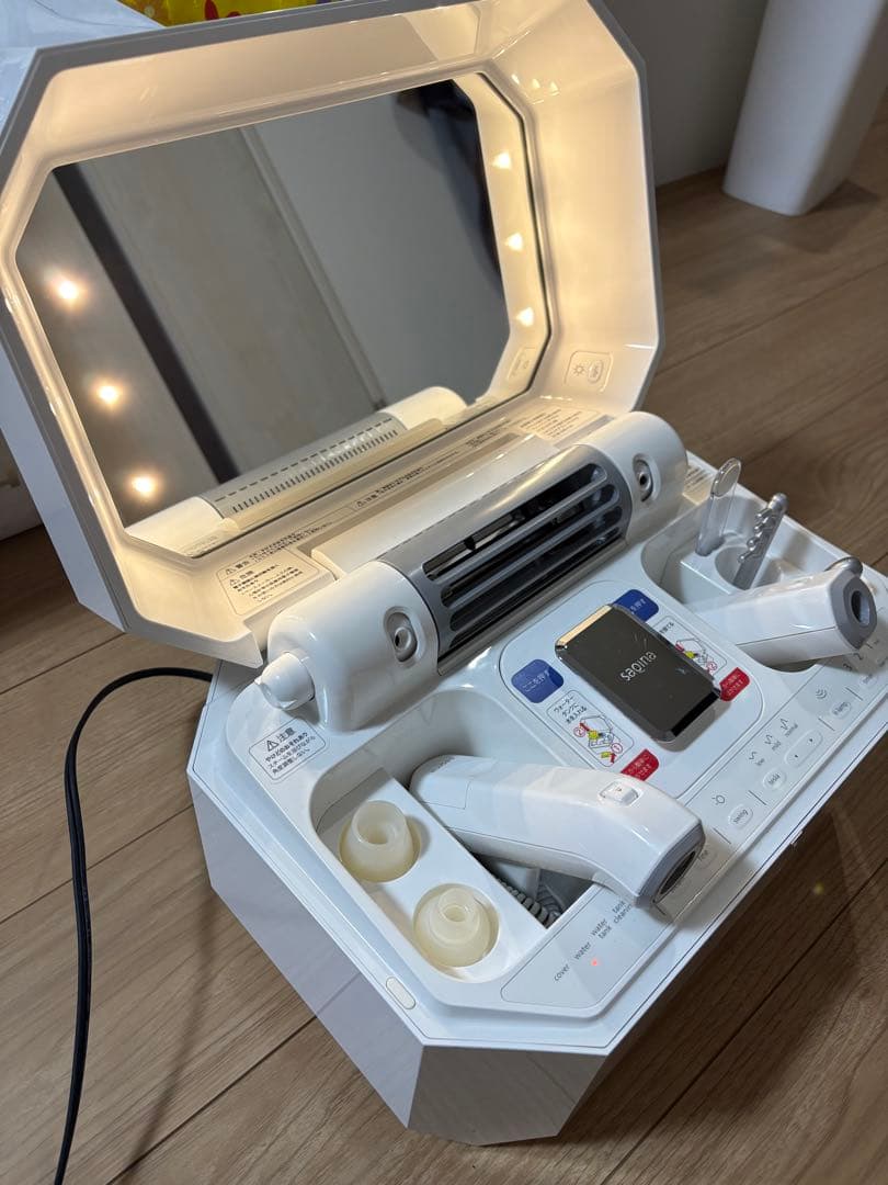 サキナルルシェLED付き美顔器 ホワイト【説明書付属】