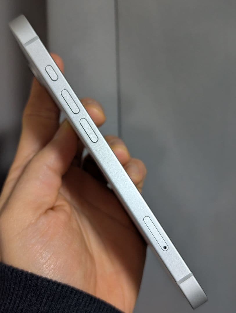 バッテリー容量100%iPhone 16e 128GB国内版