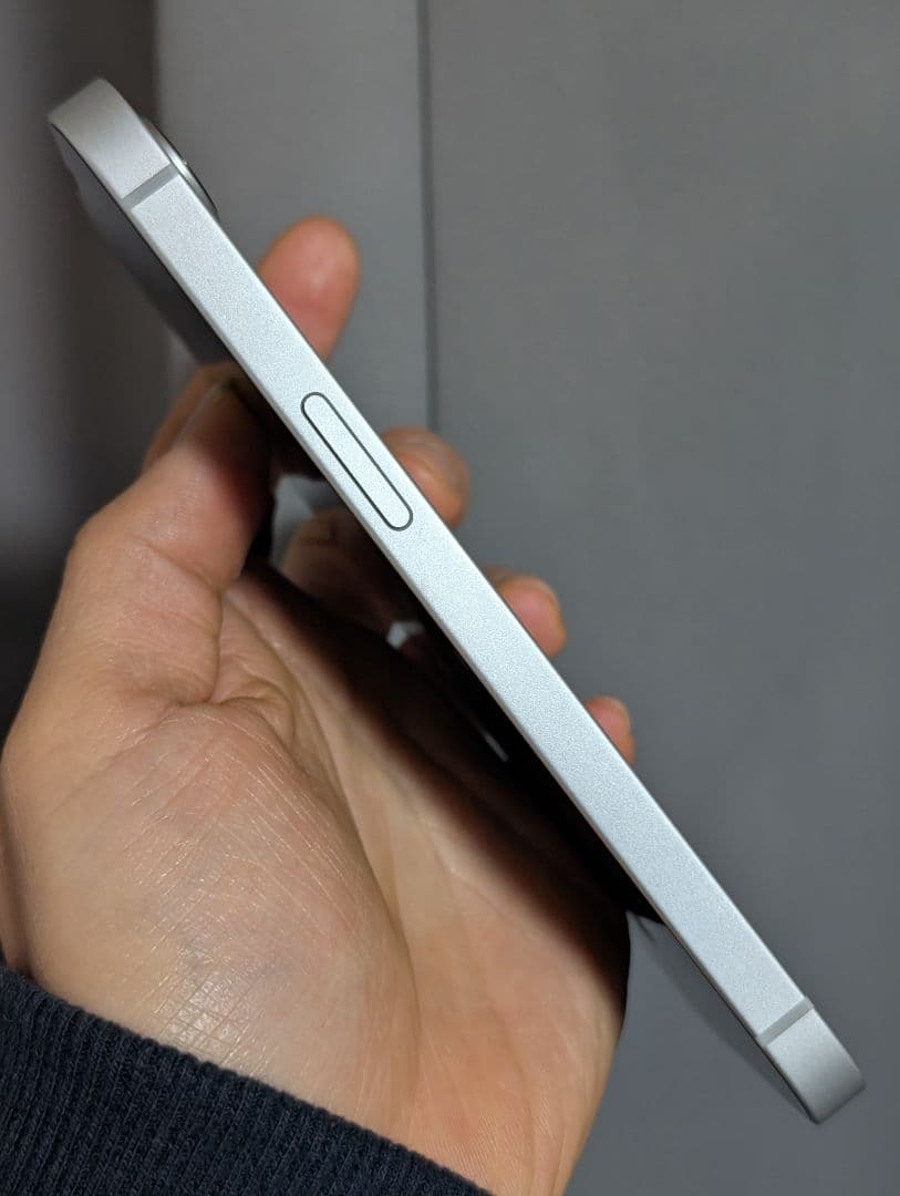 バッテリー容量100%iPhone 16e 128GB国内版