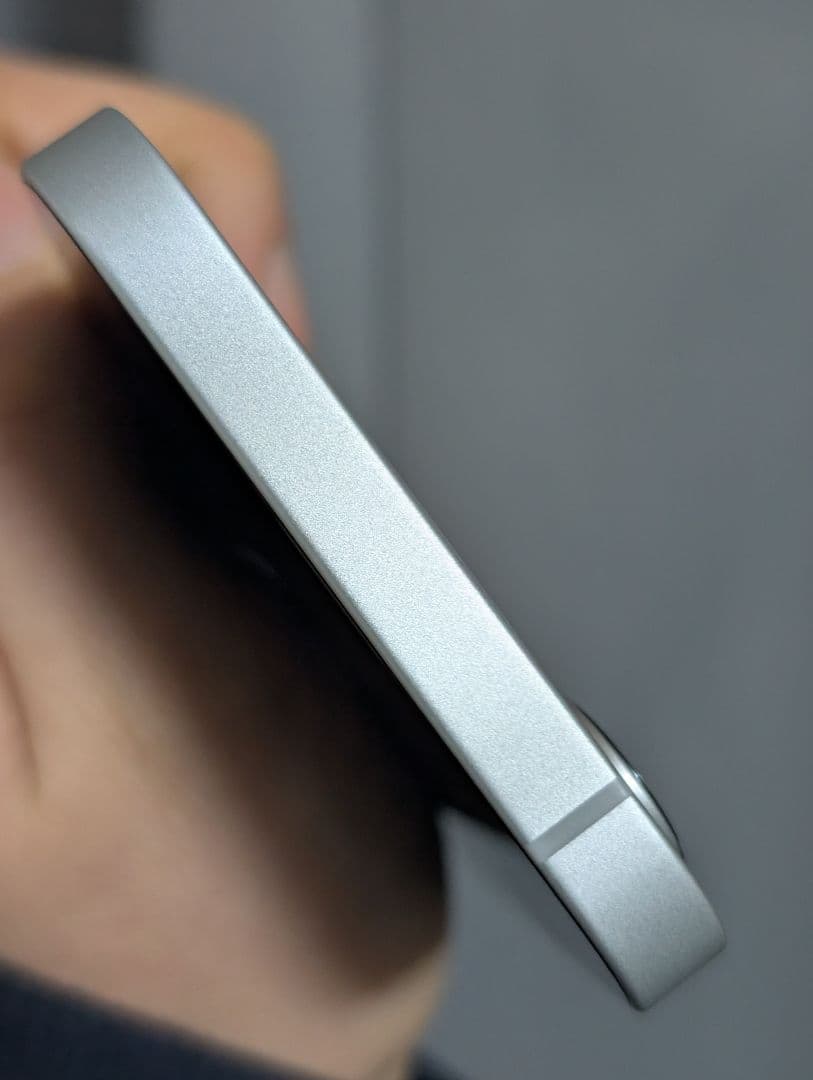 バッテリー容量100%iPhone 16e 128GB国内版