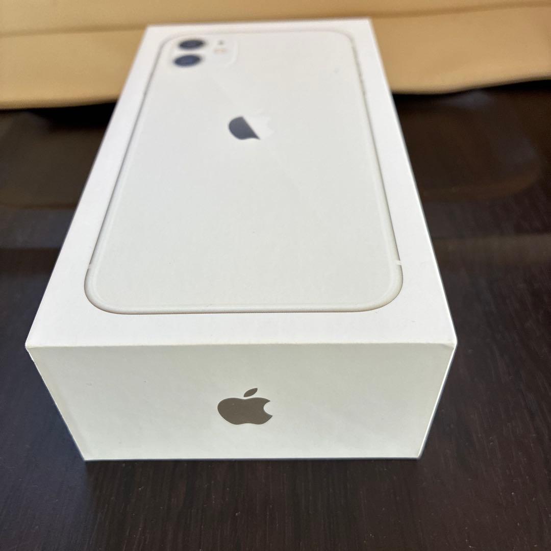 美品　Apple iPhone 11 ホワイト 箱➕未使用イヤフォン付