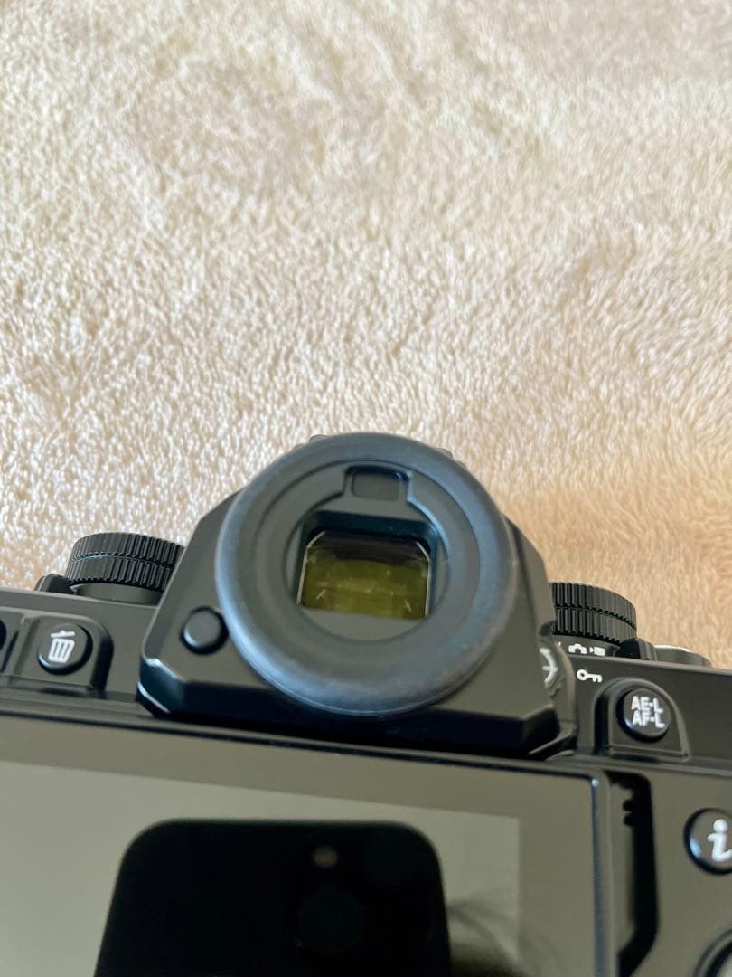 Nikon Zf 40mm f/2 SE Kit【ショット小・保護フィルター付】