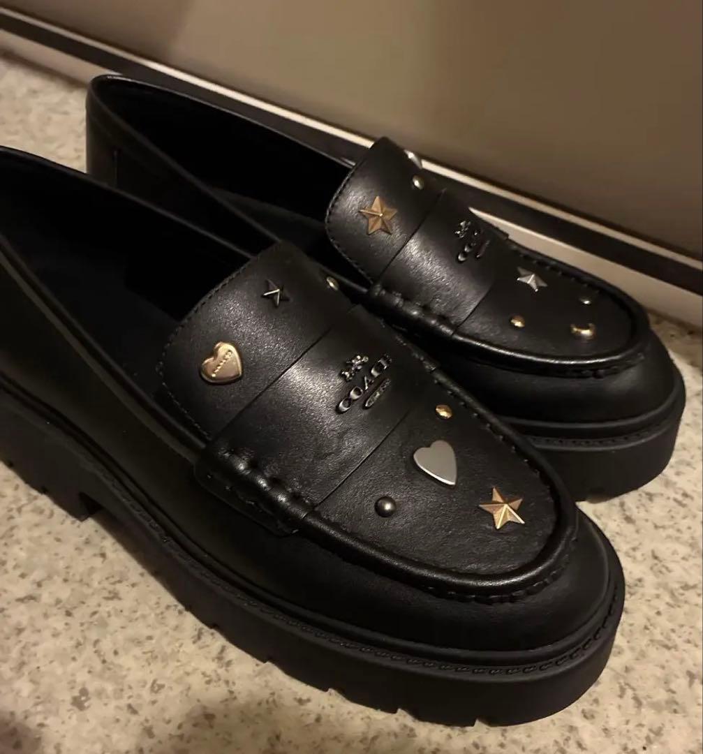 最終値下げ　表記8 サイズ25-25.5相当　COACH スタッズ付きローファー