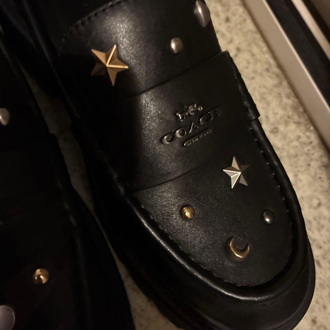 最終値下げ　表記8 サイズ25-25.5相当　COACH スタッズ付きローファー