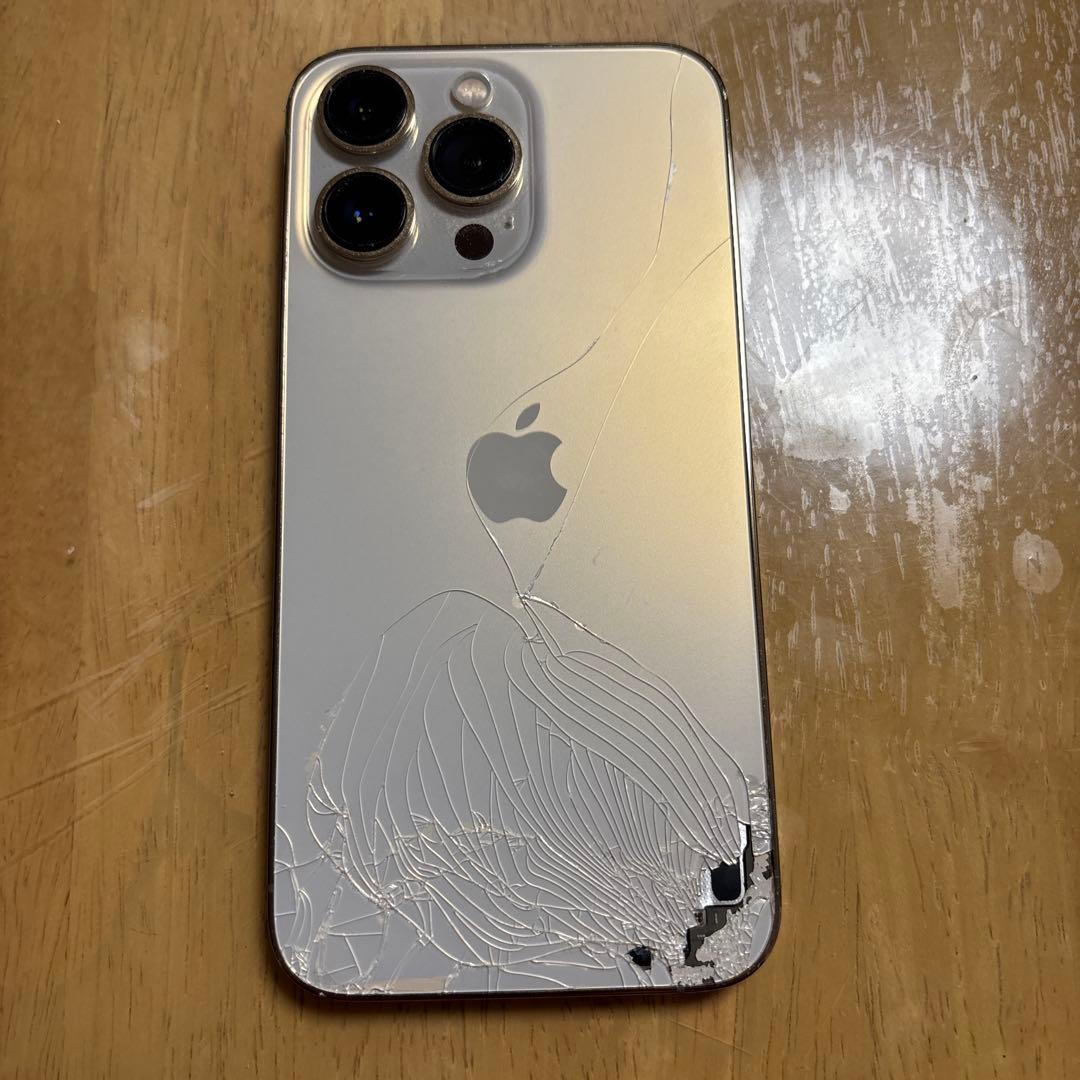 iPhone 13 Pro ゴールド本体 背面ひび割れあり