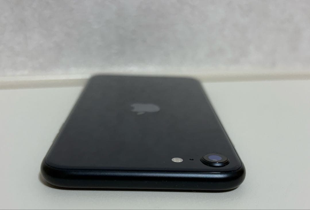 美品 iphoneSE 第三世代 64GB ミッドナイト ケース付 SIMフリー