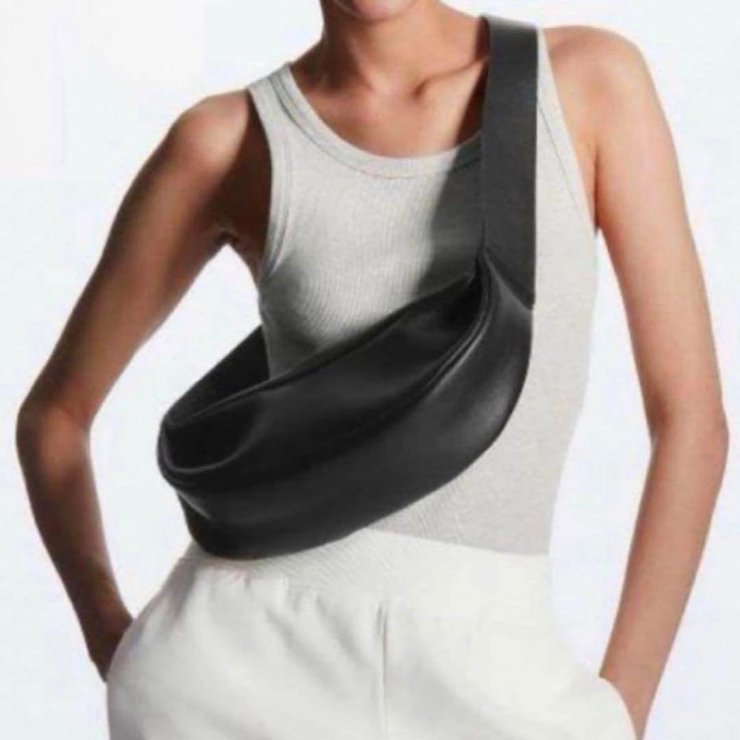 COS クロスボディレザーバッグ ブラック