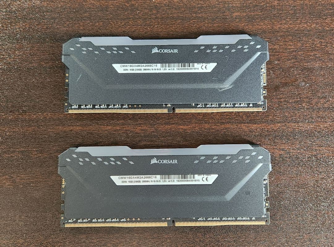 メモリー CORSAIR VENGEANCE RGB PRO 16GB