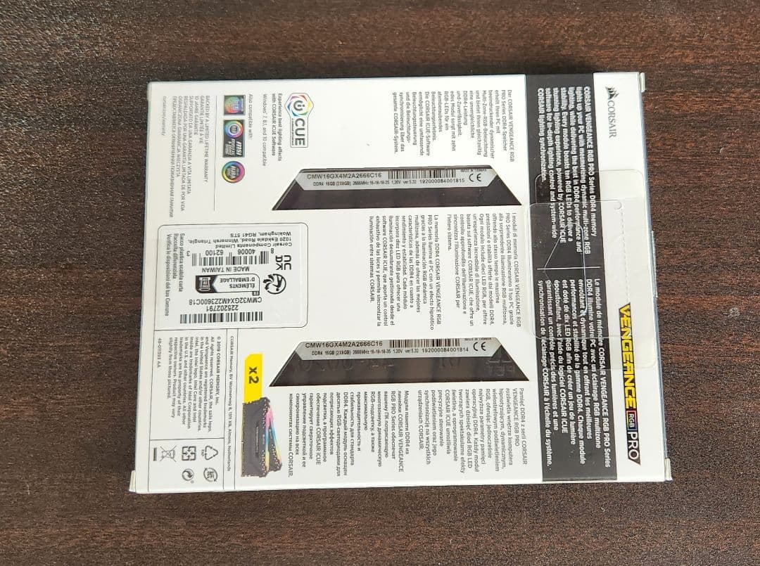 メモリー CORSAIR VENGEANCE RGB PRO 16GB