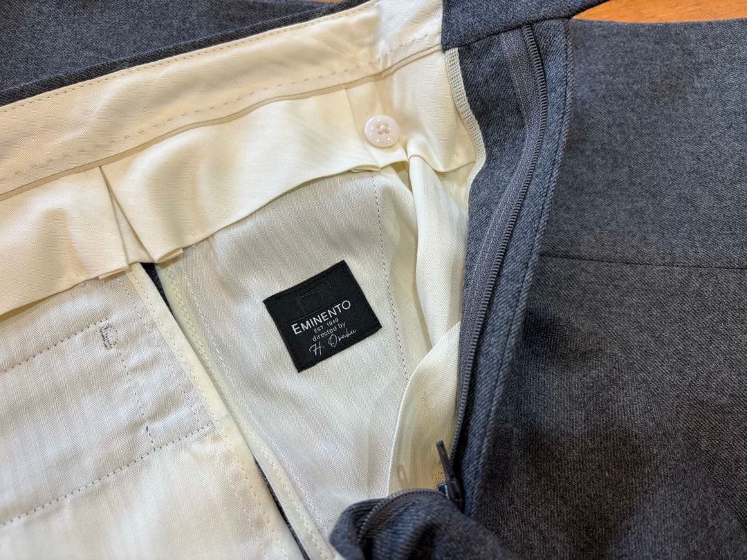 【極美品】タグ付　Eminento OSAKUライン グレー ウールスラックス