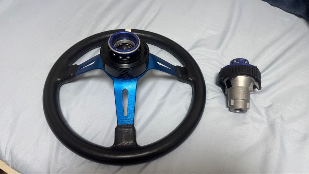momoステアリング クイックリリース付き 35パイ