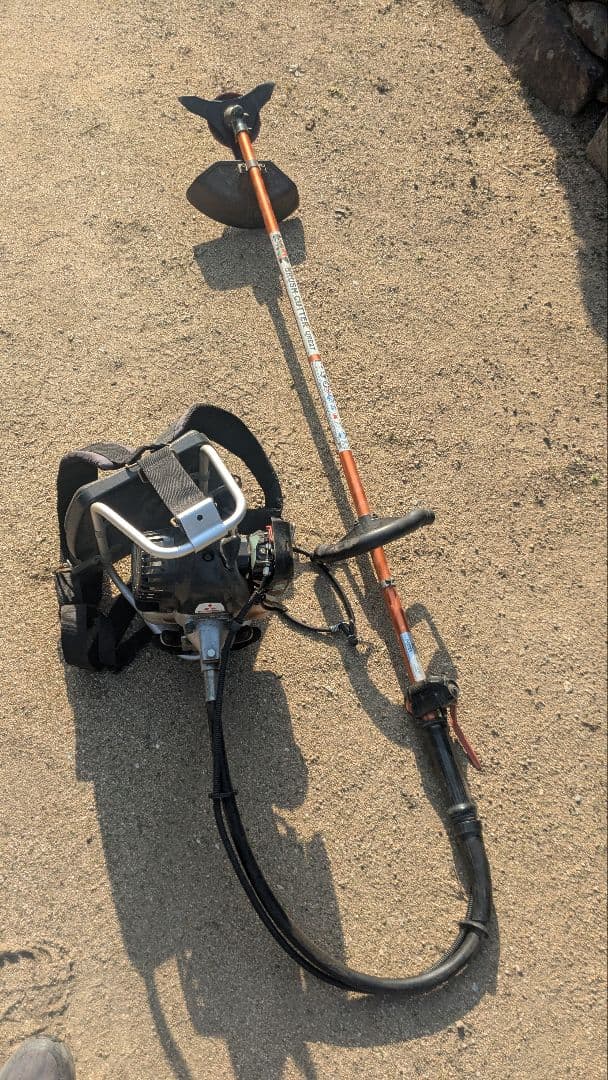 Mitsubishiエンジン　カーツ URE27 草刈り機　背負い式