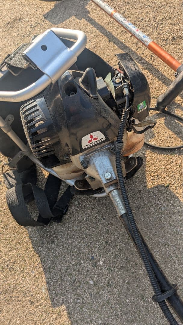 Mitsubishiエンジン　カーツ URE27 草刈り機　背負い式