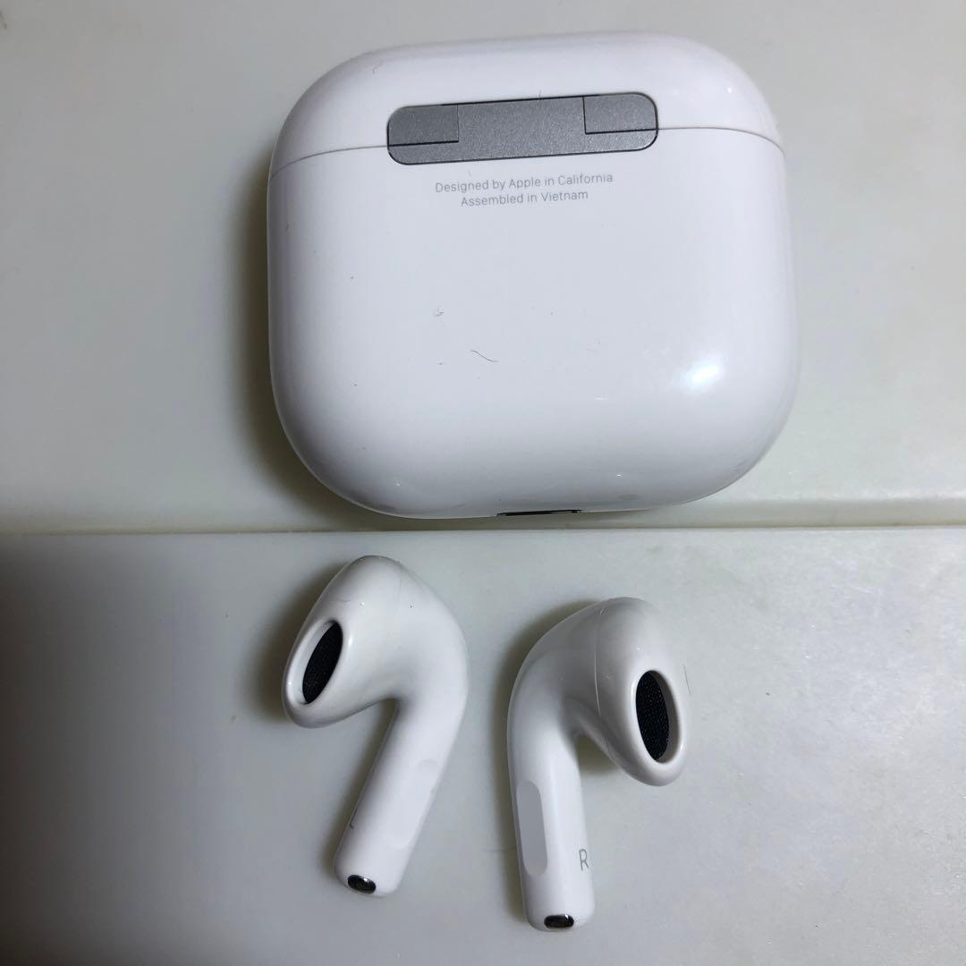 Apple AirPods 第4世代　ノイズキャンセリング付き なし