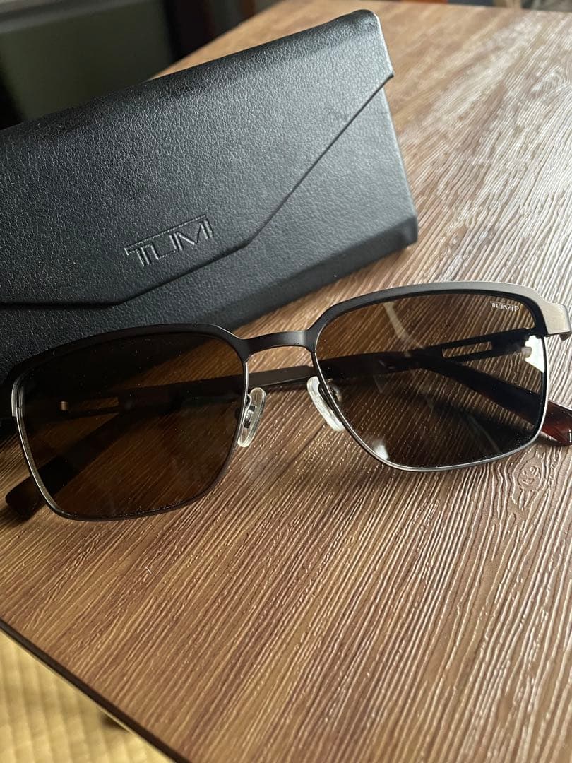 TUMI STU093J マッドダークブラウン サングラス チタン　ケース付き