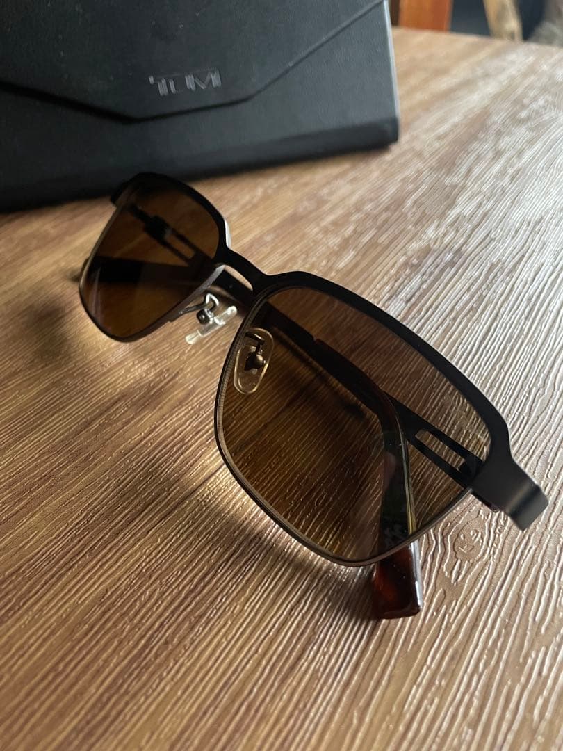 TUMI STU093J マッドダークブラウン サングラス チタン　ケース付き