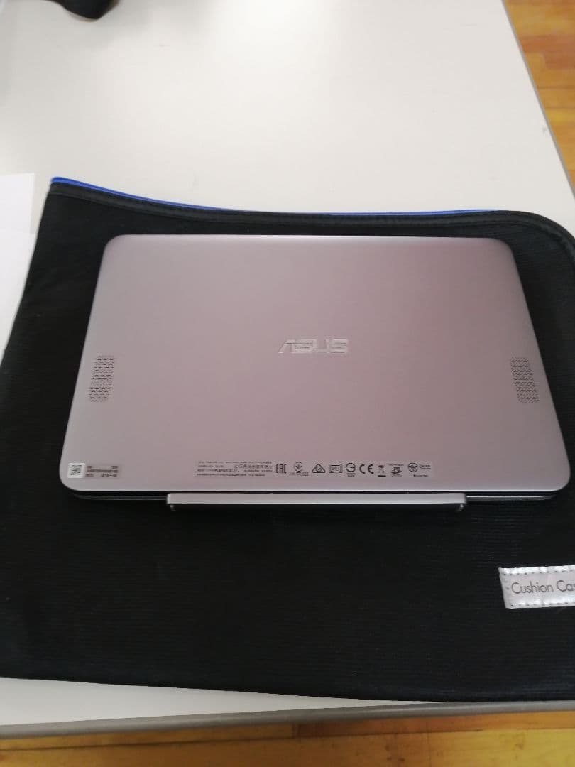ASUS　transbook　シルバー