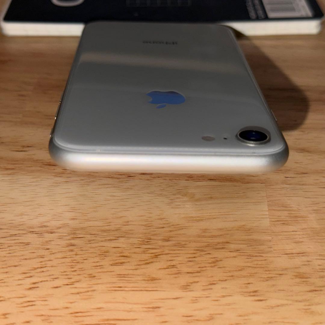 iPhone 8 64GB シルバー SIMフリー (本体のみ)