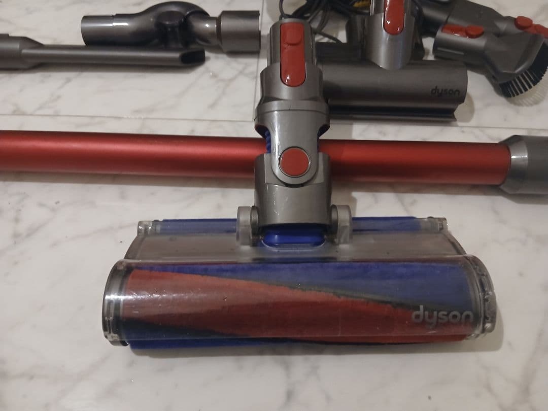 真*い様 Dyson V10 sv12本体＋ソフトローラーヘッド 他付属品 動作