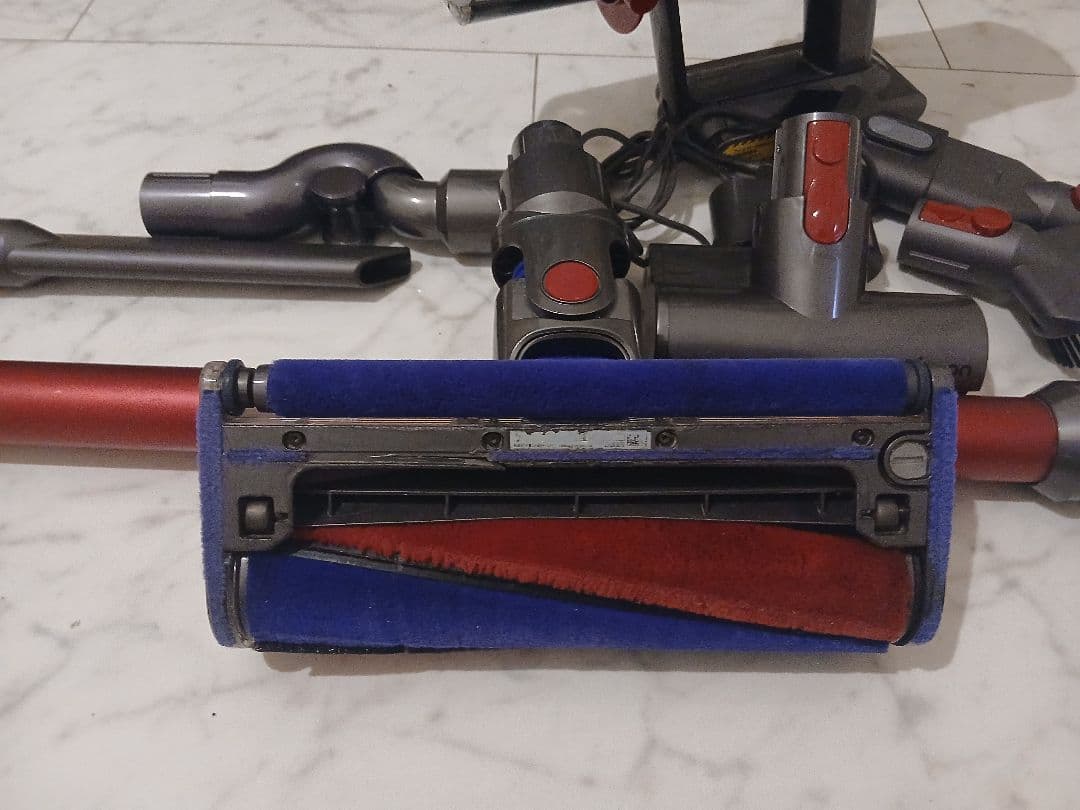 真*い様 Dyson V10 sv12本体＋ソフトローラーヘッド 他付属品 動作