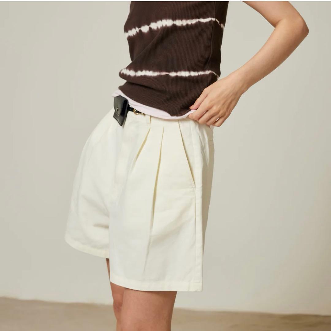 searoomlynn 2tuckハイウエストショートパンツ　オフホワイト