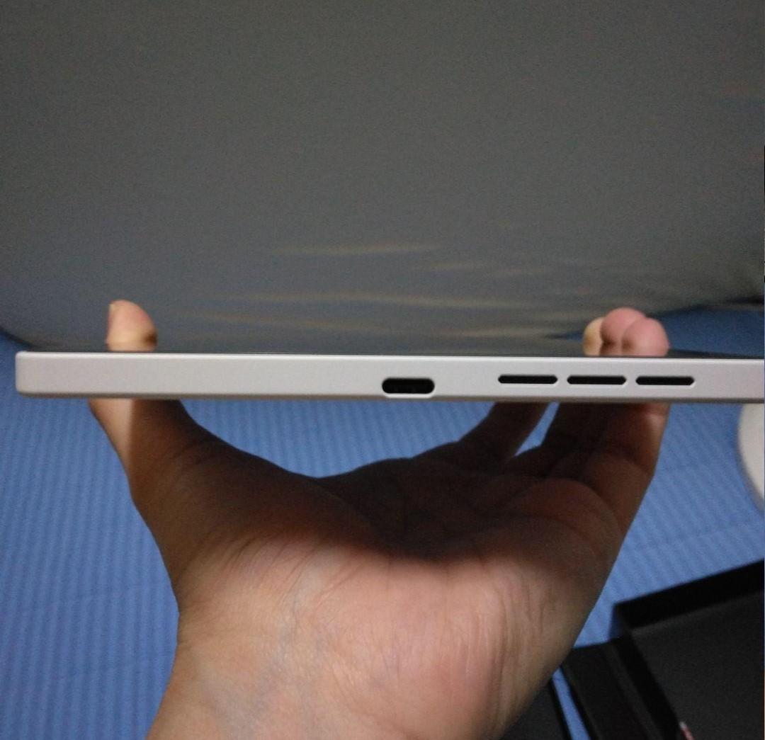 高性能ゲーミングタブレット！Lenovo Legion Y700 Gen4！白色